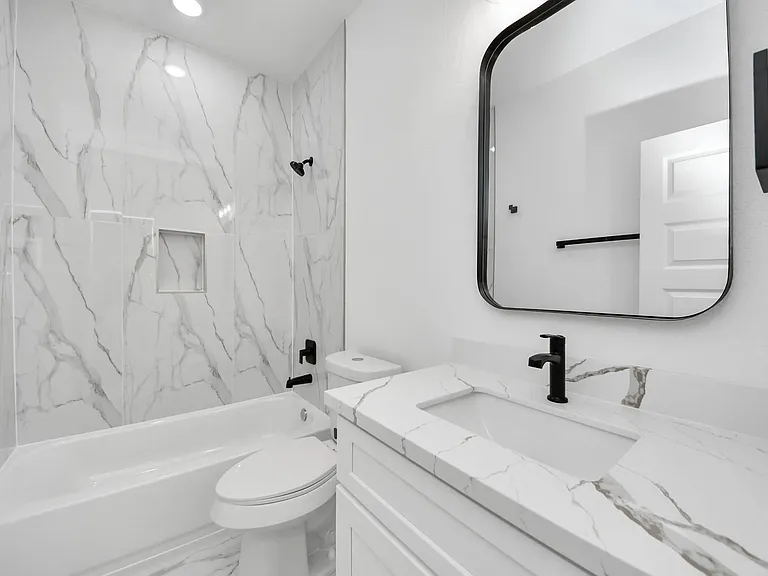 3524 Rebecca St — Photo 36