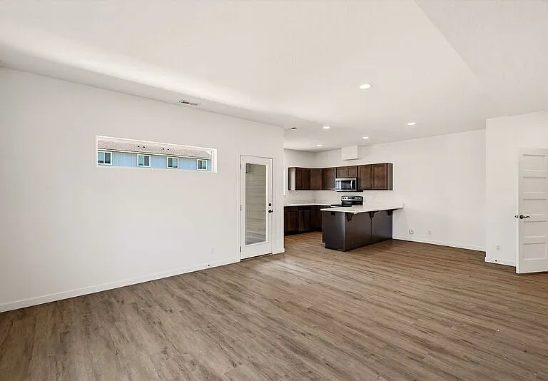 1122 N Davis Ln — Photo 5