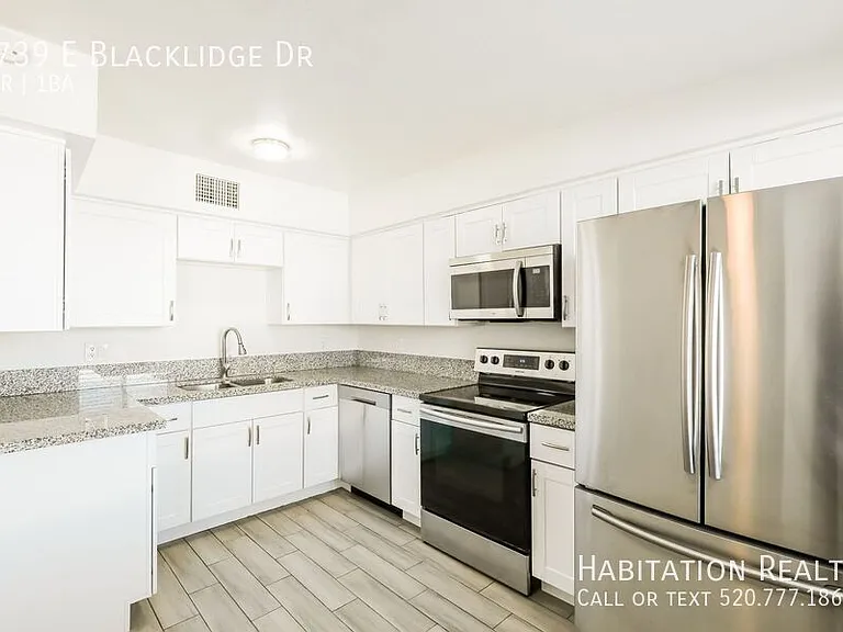 3739 E Blacklidge Dr — Photo 1