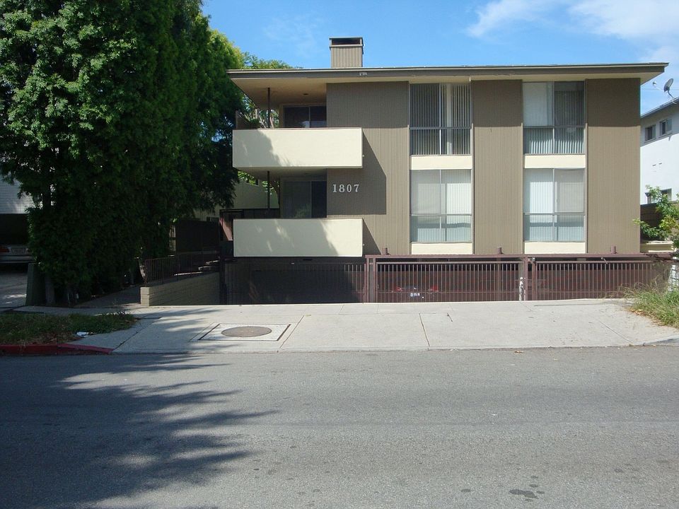 Front -upper unit facing street