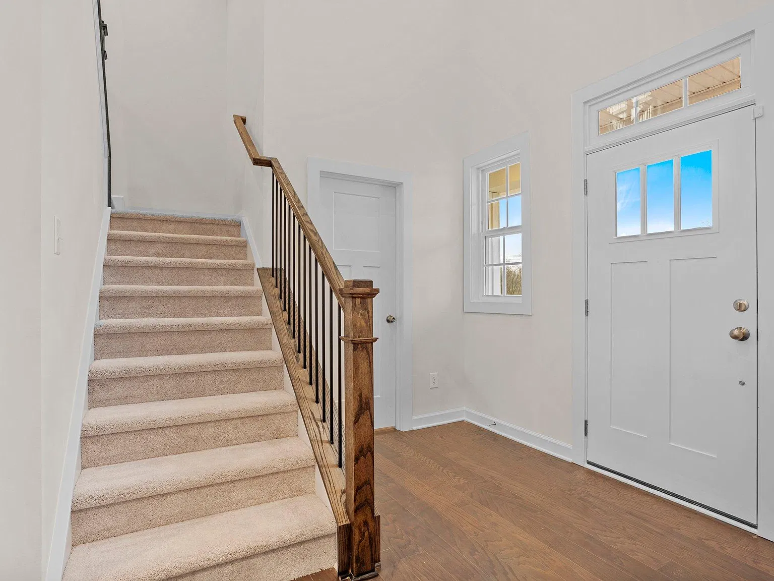 4 bed, 3.5 bath, 2471 sqft, $3,800 — Photo 4