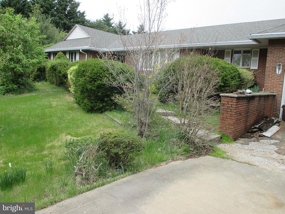 1st image of 104 Tower Dr