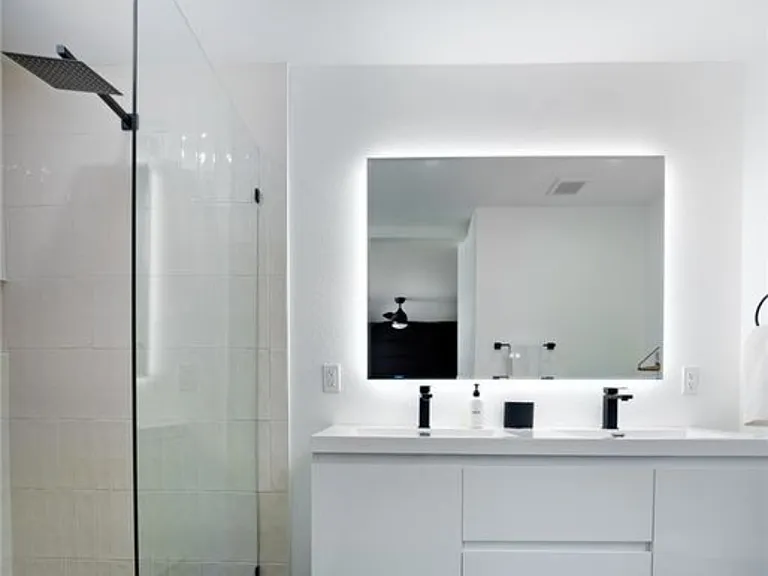 2252 N Indian Canyon Dr #B — Photo 8