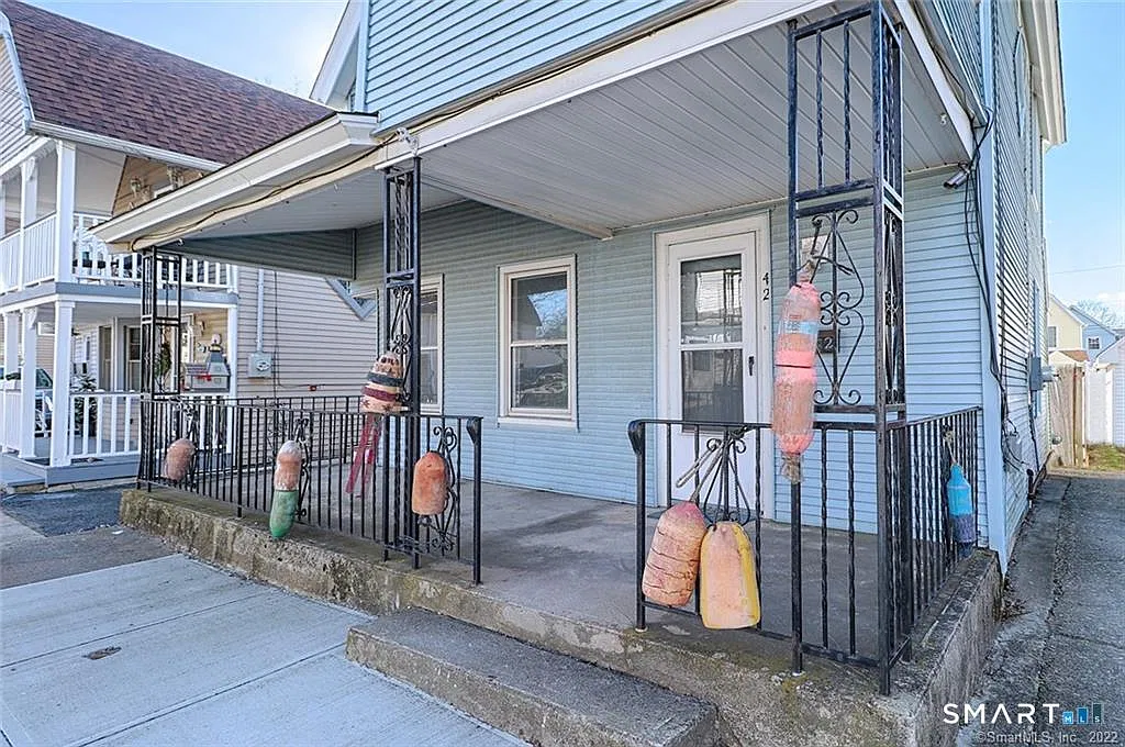 3 bed, 1.0 bath, 990 sqft, $2,400 — Photo 3