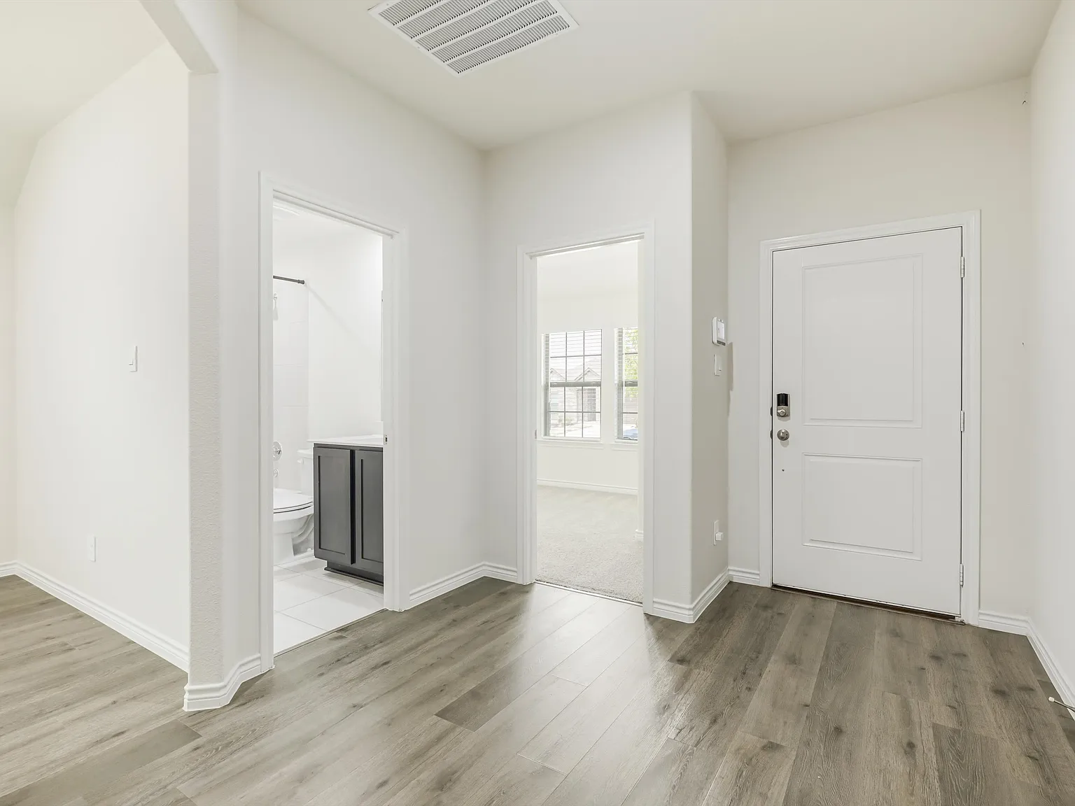 4 bed, 2080 sqft, $2,300 — Photo 4