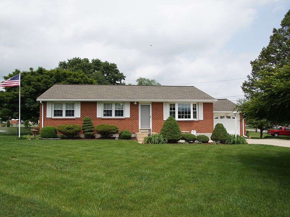 1st image of 2615 Belaire Dr