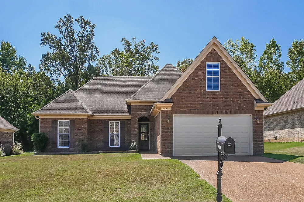 3 bed, 2.0 bath, 1880 sqft, $2,205 — Photo 1