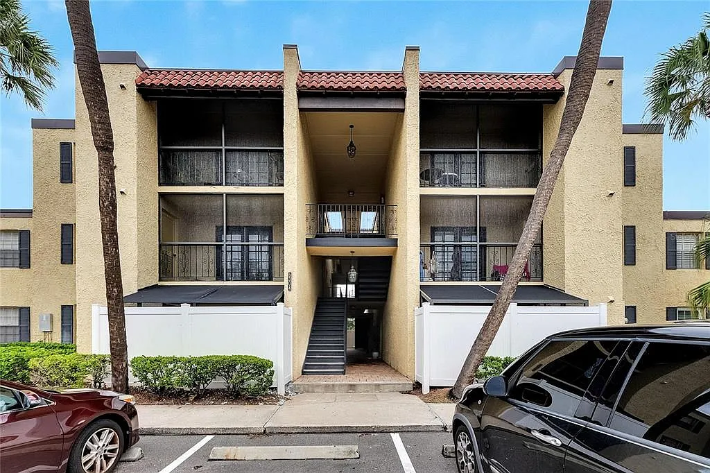 1 bed, 1.0 bath, 776 sqft, $1,650 — Photo 1