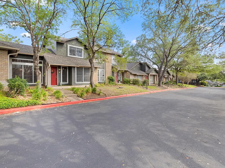 1015 E Yager Ln #115 — Photo 35
