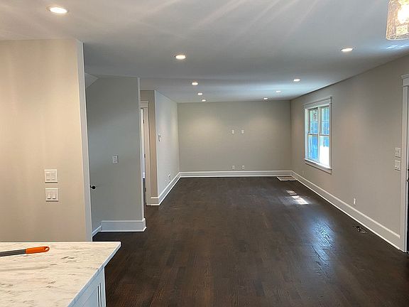 5th image of 49 Brentwood Dr