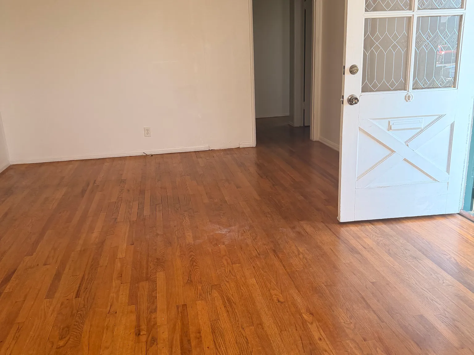 3 bed, 2.5 bath, 1510 sqft, $4,200 — Photo 4