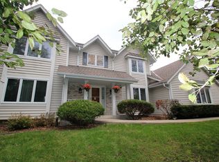 15570 W Woodview Dr, New Berlin, WI 53151