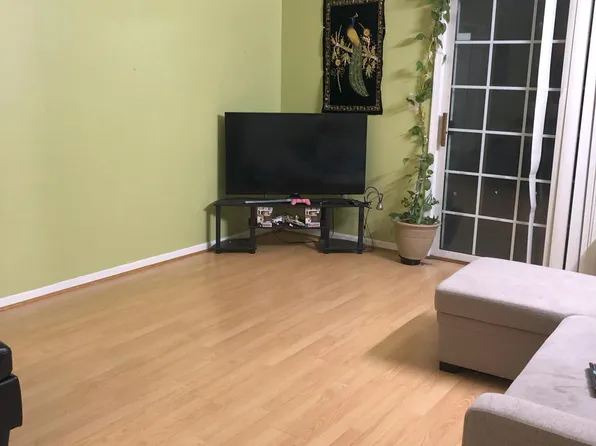 516 Waterford Dr, Edison, NJ 08817