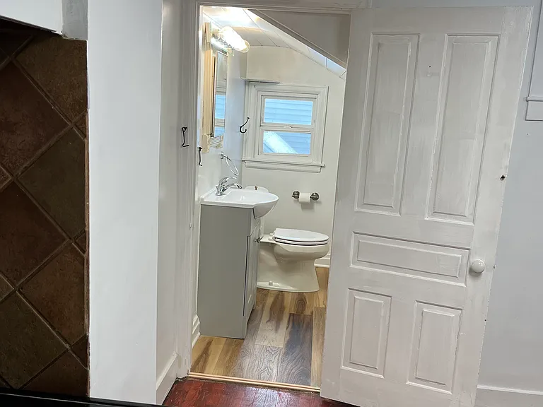 652 Washington Ave #1/2 — Photo 15