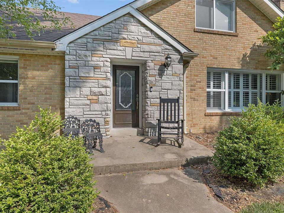 1st image of 19 Grantwood Ln