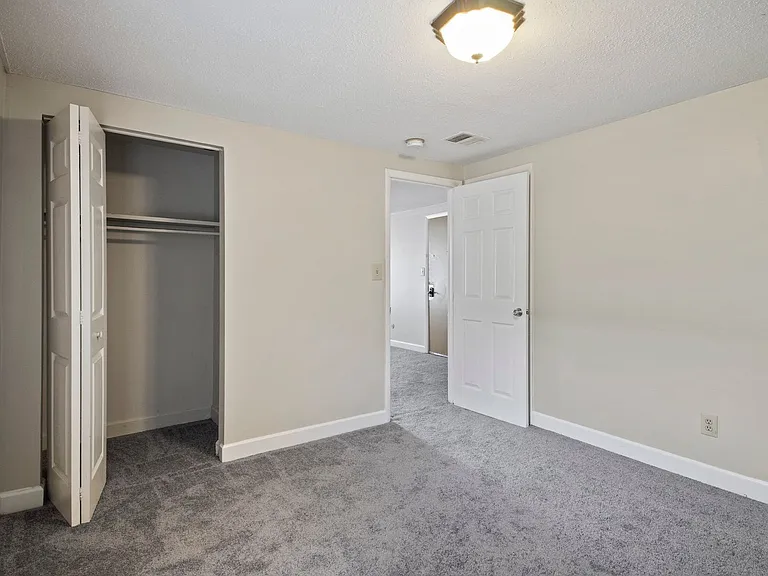 Balsam Avenue Apartments - The Courts — Photo 28