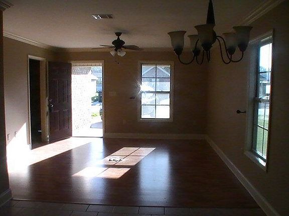 3rd image of 824 Cottagemill Ln