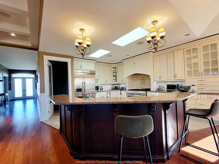 7835 Broderick Rd — Photo 11
