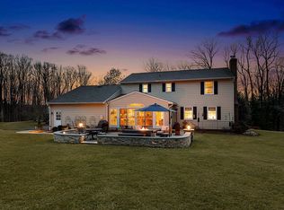 2 Stag Ct, Phoenix, MD 21131