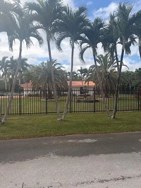 3 bed, 3.5 bath, 2348 sqft, $8,500 — Photo 4