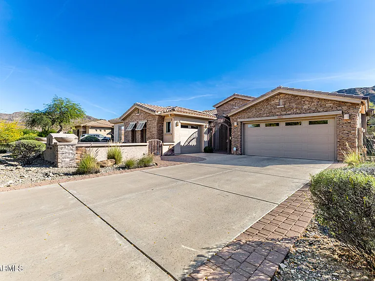 10312 S 16th Dr — Photo 14