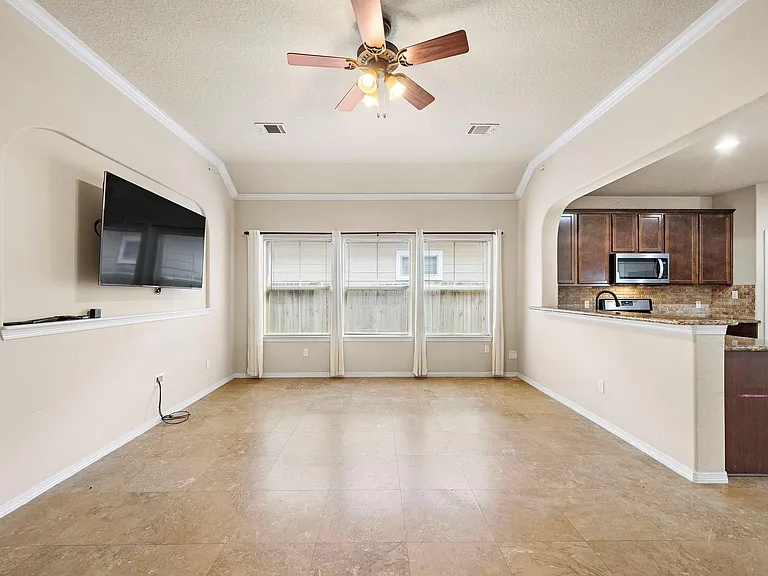 18319 Hillingdon Ln — Photo 2