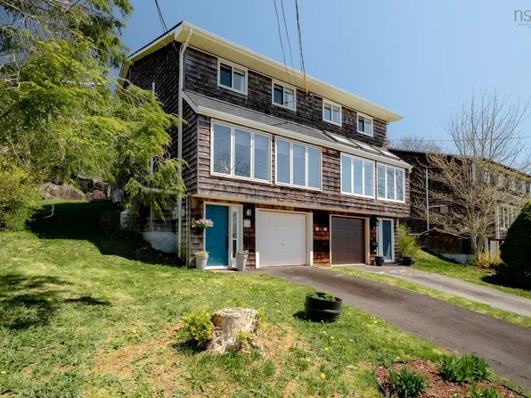 13 Roy Cres, Bedford, NS B4A 3J9
