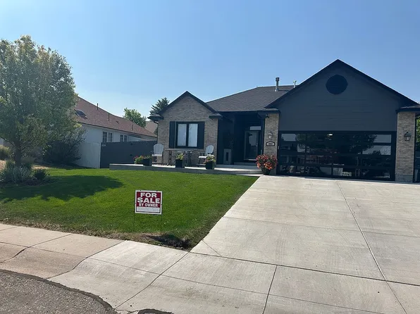 903 Montclair Dr, Cheyenne, WY 82009