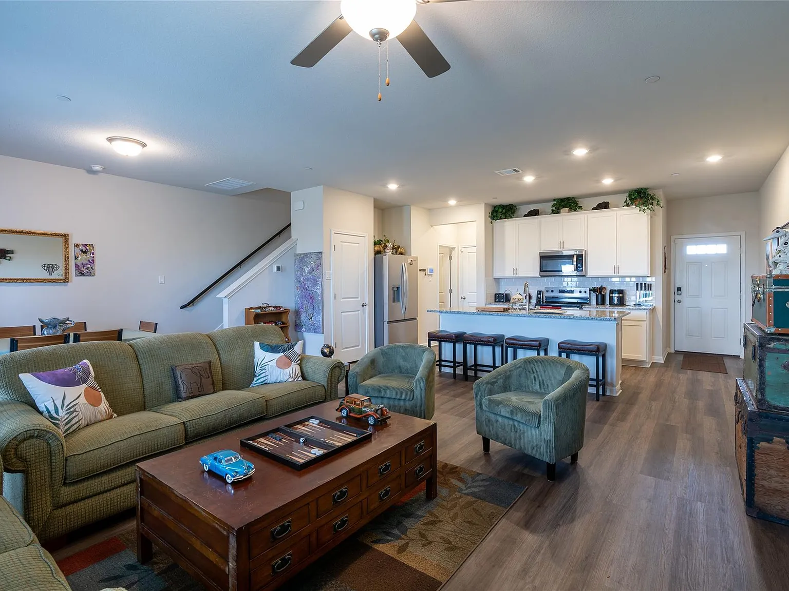 3 bed, 2.5 bath, 1808 sqft, $1,950 — Photo 4