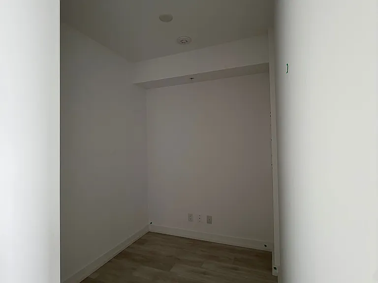 75 James St S #1323 — Photo 5