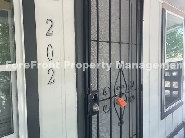 4818 Monterey St #202, San Antonio, TX 78237