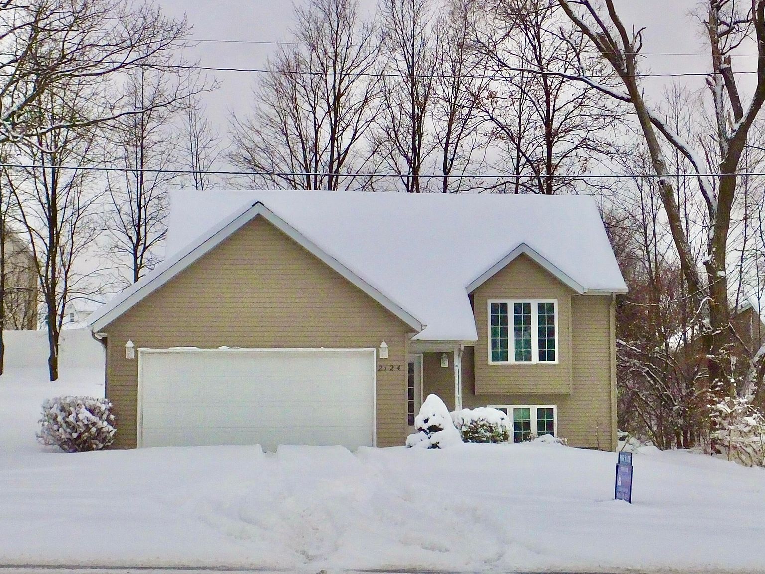 2124 52nd St SW, Wyoming, MI 49519 Zillow