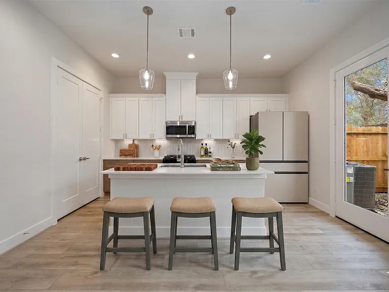 6108 De Campo St — Photo 2