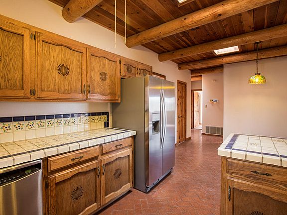 4th image of 769 Sagebrush Dr