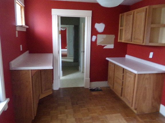 5th image of 926 Baldwin St