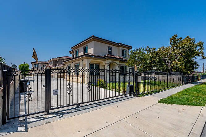 1st image of 2449 Tamora Ave