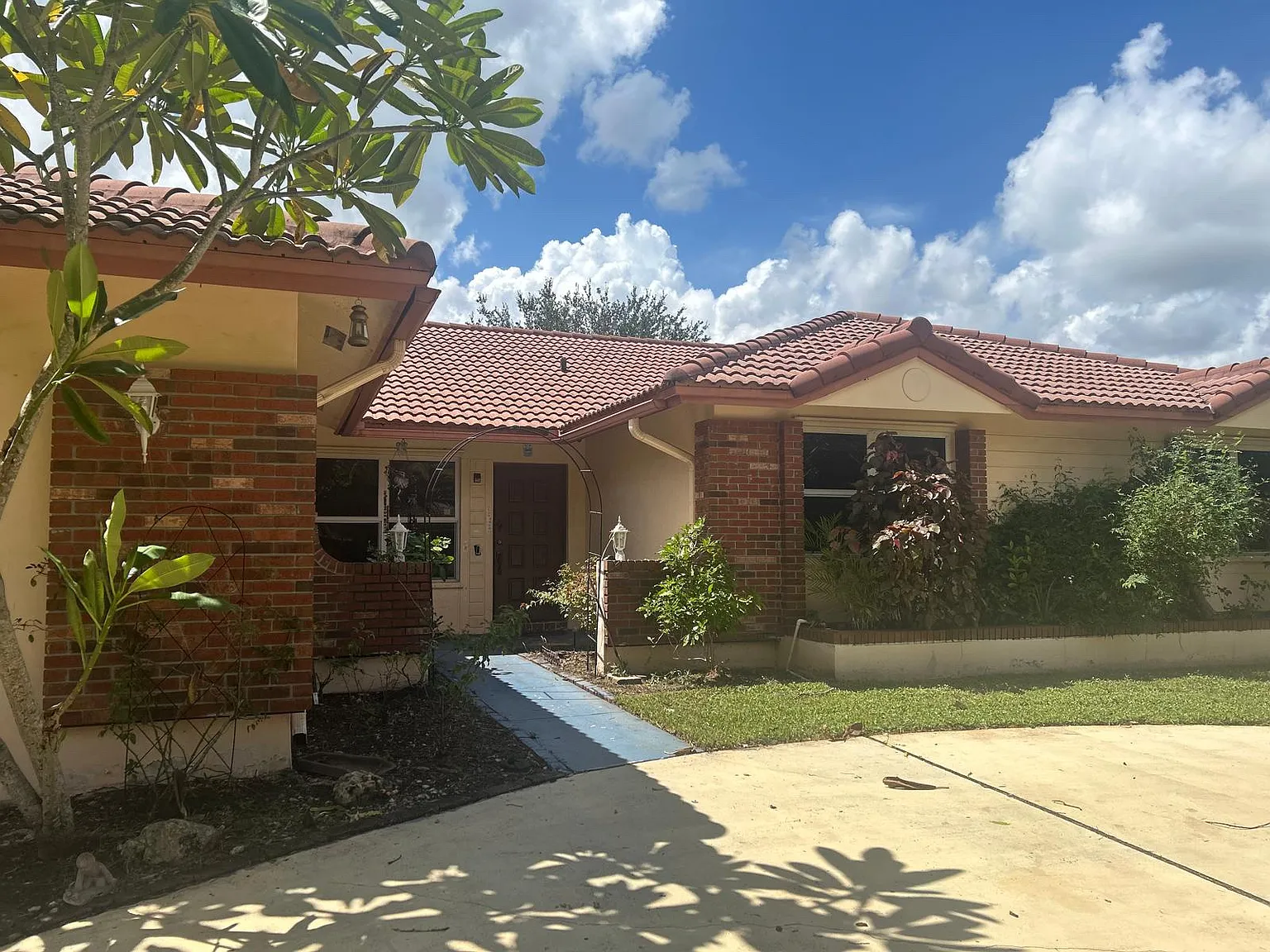 5601 Thistledown Ter — Photo 1