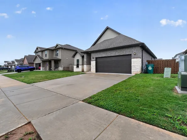2100 Periwinkle Pl, Centerton, AR 72719