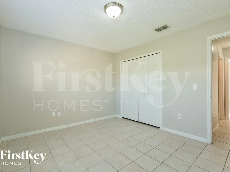 521 Finch Ln — Photo 11