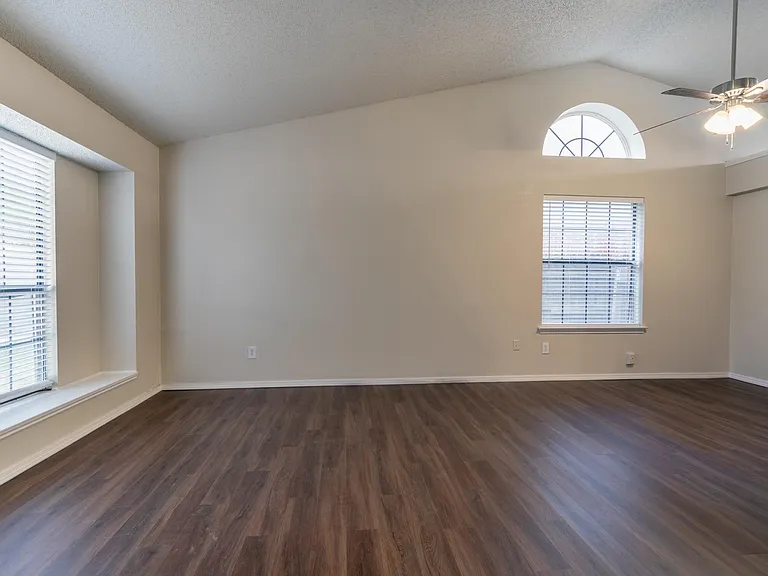2239 Turf Club Dr — Photo 22