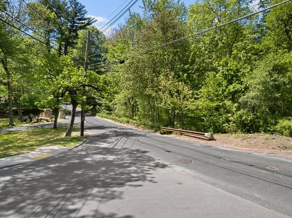 92-92A Woodland St, Natick, MA 01760