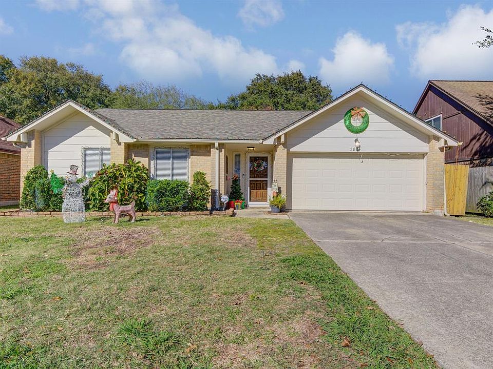 1st image of 2824 Forest Hills Dr