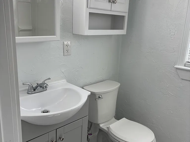 708 1/2 S Washington St #4 — Photo 7
