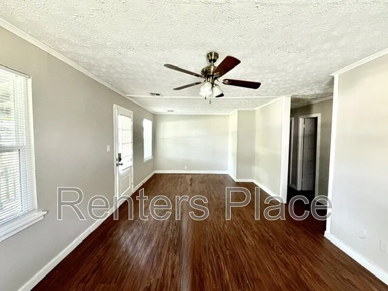 200 E 6th St — Photo 3
