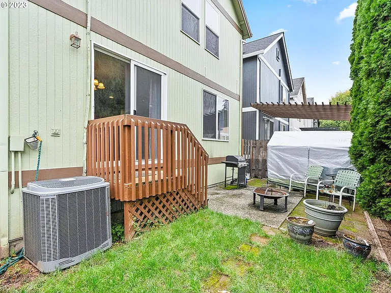 20653 SW Mabel St — Photo 13