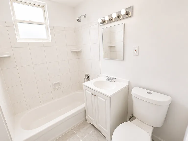 320-322 Kerrigan Blvd #2R — Photo 3