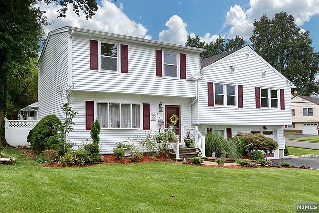 1st image of 439 Cypress Ct