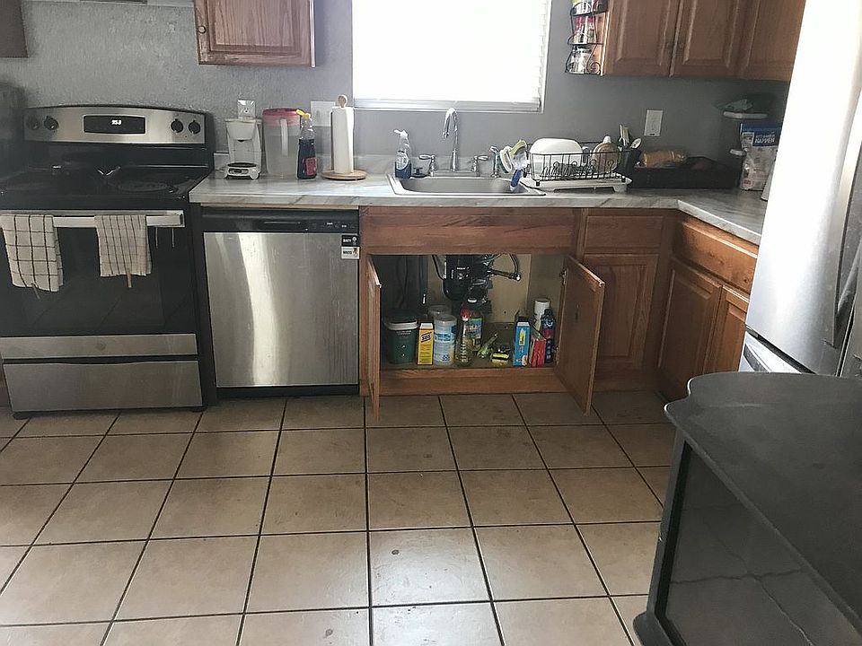 2nd image of 1035 Baltic Ave SE