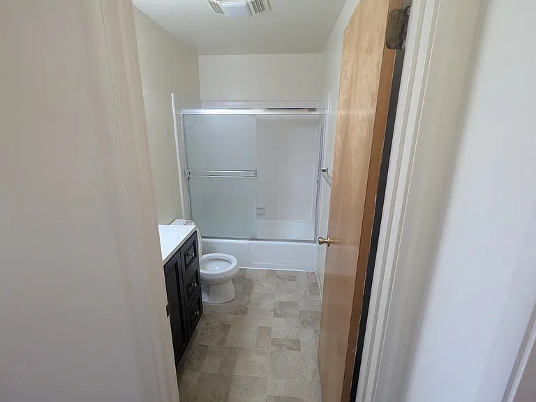 415 Dela Vina Ave #F — Photo 18