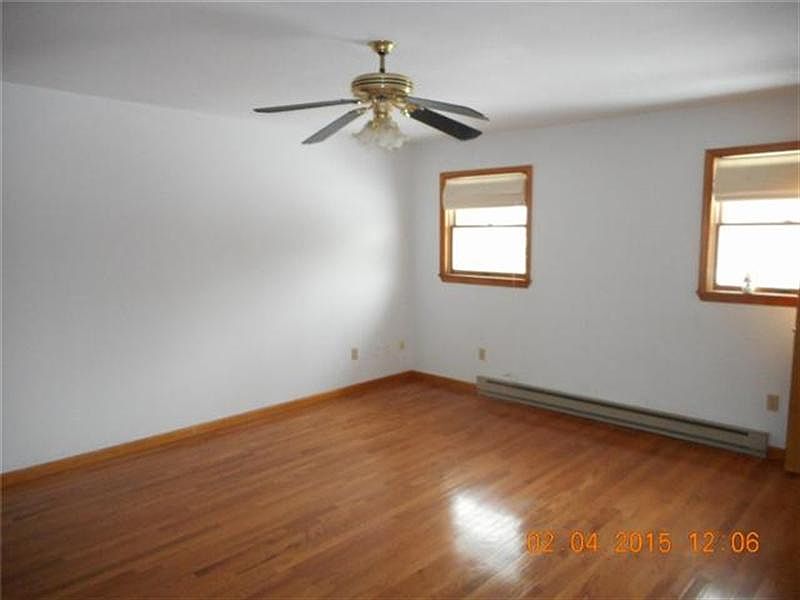 2nd image of 141 Dawn Ln